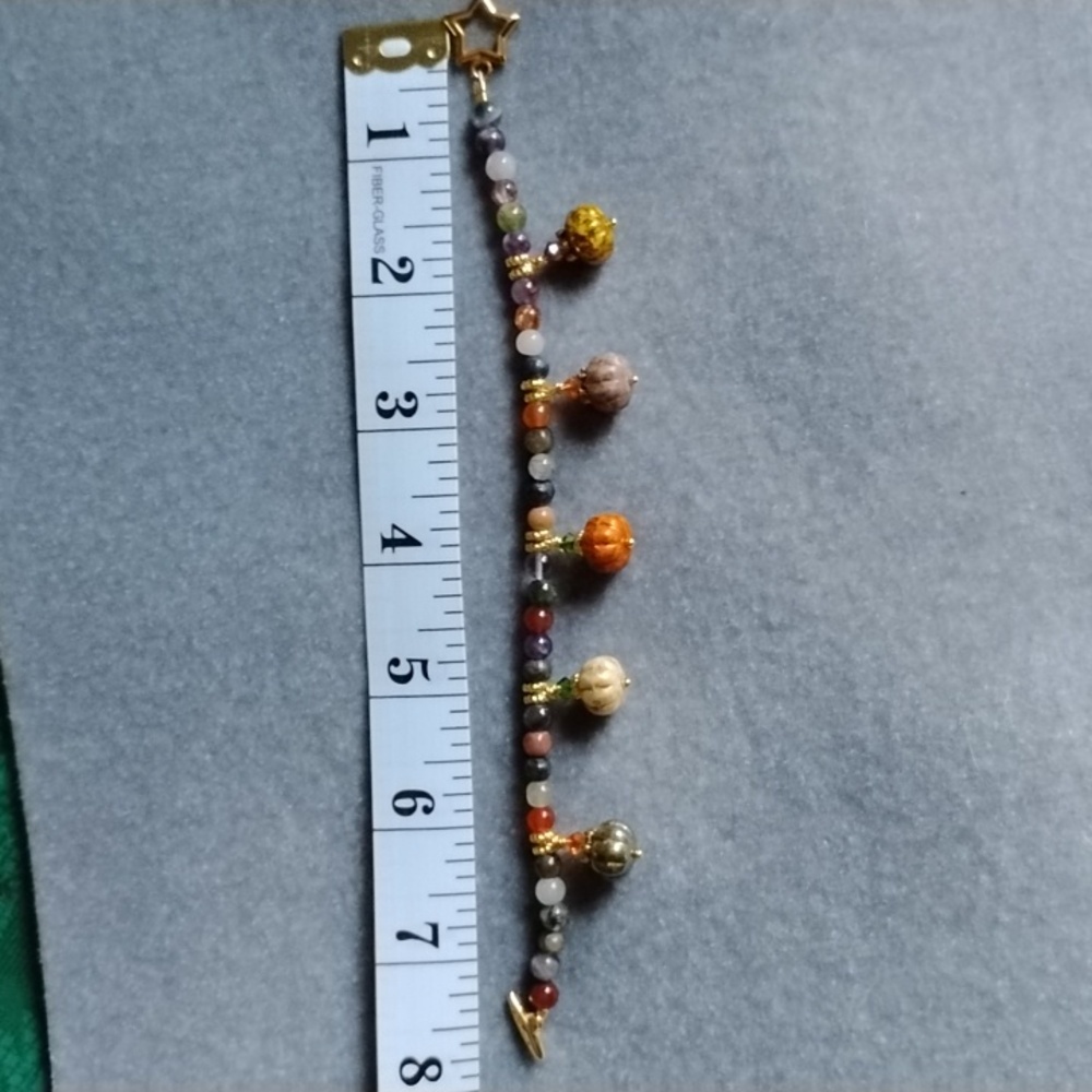🎃Hand Crafted Autumnal Colorful Beaded Charm Bracelet With Pumpkins🎃 - Picture 3 of 11